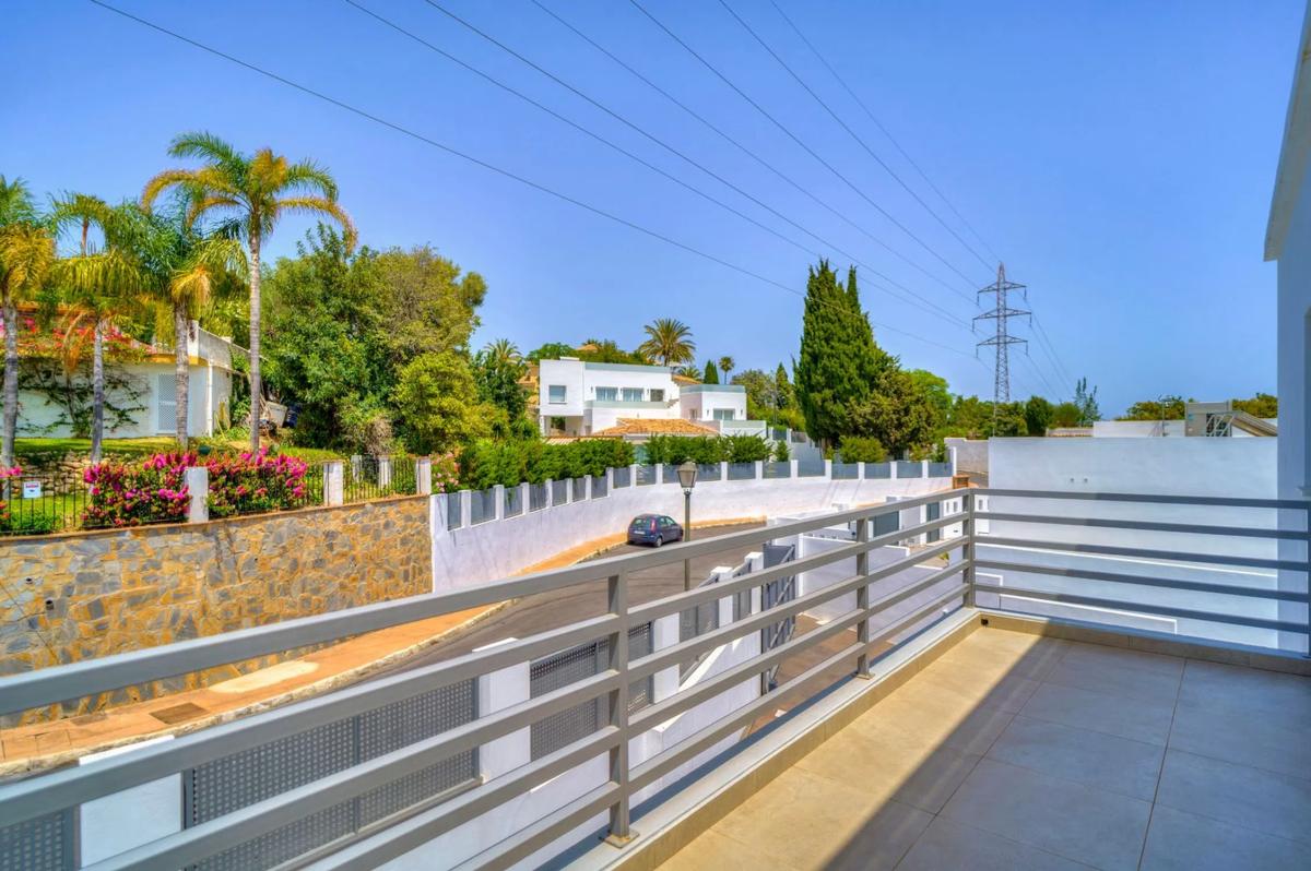 Venta de chalet independiente en Avenida del Rosario, Marbella
photo 3