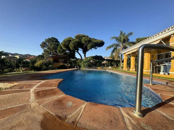 Chalet independiente en venta en Barrio El Rosario-Ricmar, Marbella
 photo 2
