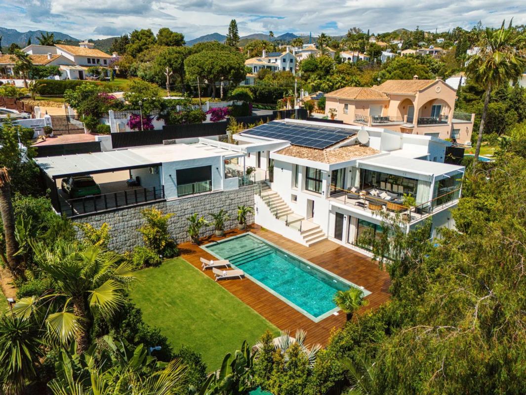 Venta de chalet independiente en Urbanización el Rosario, Marbella
photo 2