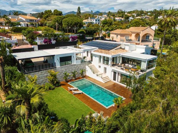 Chalet independiente en venta en Urbanización el Rosario, Marbella
 photo 2