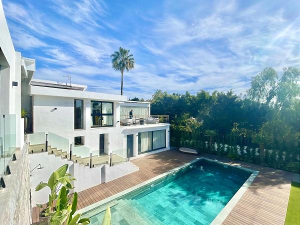 Chalet independiente en venta en Calle Urbanización el Rosario, Marbella
 photo 2