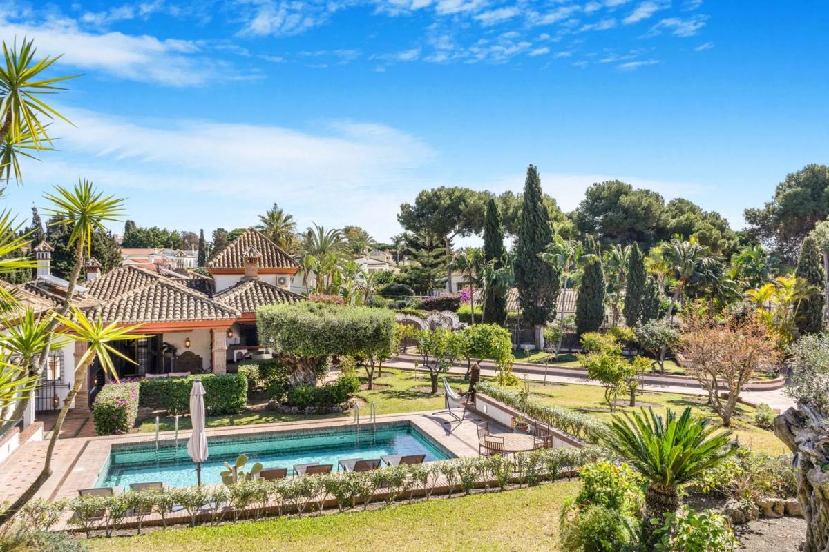 Продажа отдельного шале в  Barrio Costabella, Марбелла photo 4