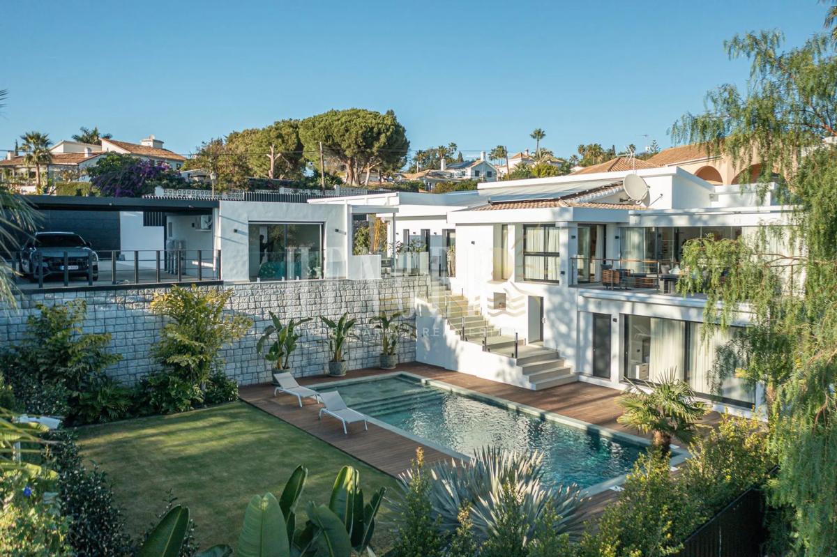 Sprzedaż niezależnego domku jednorodzinnego w Avenida El Rosario, Marbella photo 1
