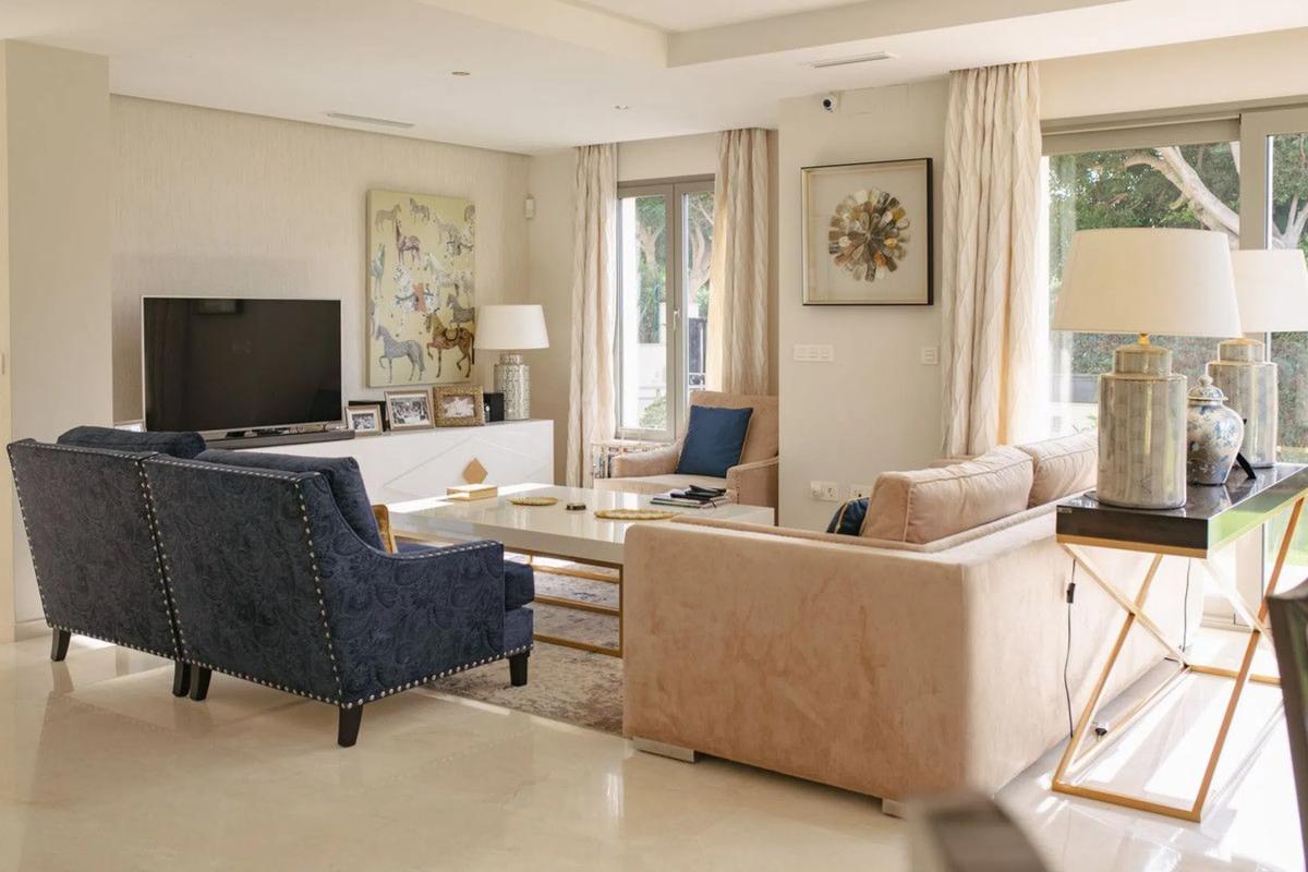 Venta de chalet independiente en Urbanización Costabella, Marbella
photo 3
