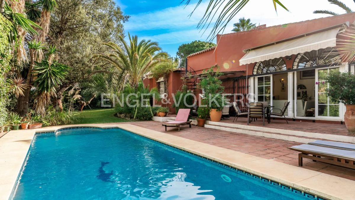 Venta de chalet independiente en Avenida los Pinos, Marbella
photo 2