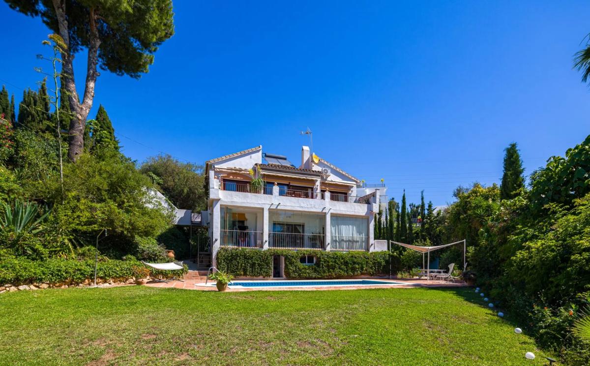 Sprzedaż niezależnego domku jednorodzinnego w Barrio El Rosario-Ricmar, Marbella photo 2