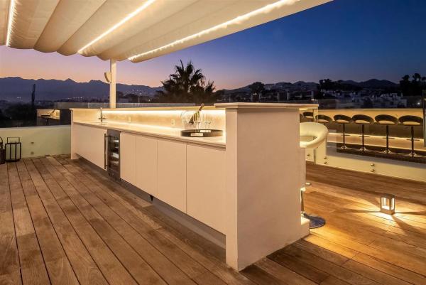 Chalet wolnostojący na sprzedaż w Barrio Costabella, Marbella photo 1