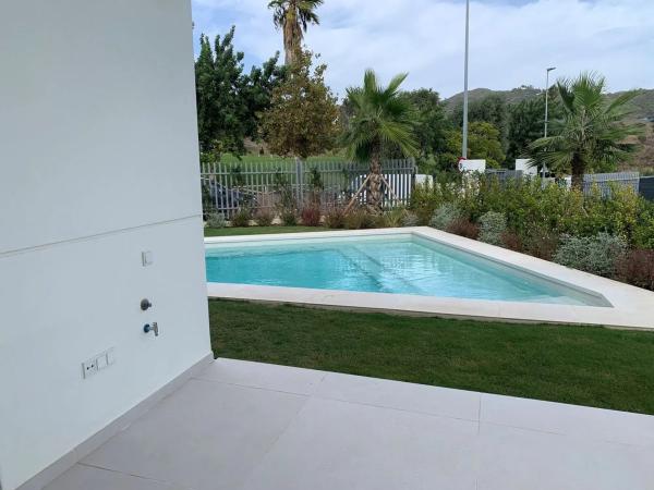 Chalet pareado en calle los Claveles thumbnail 1