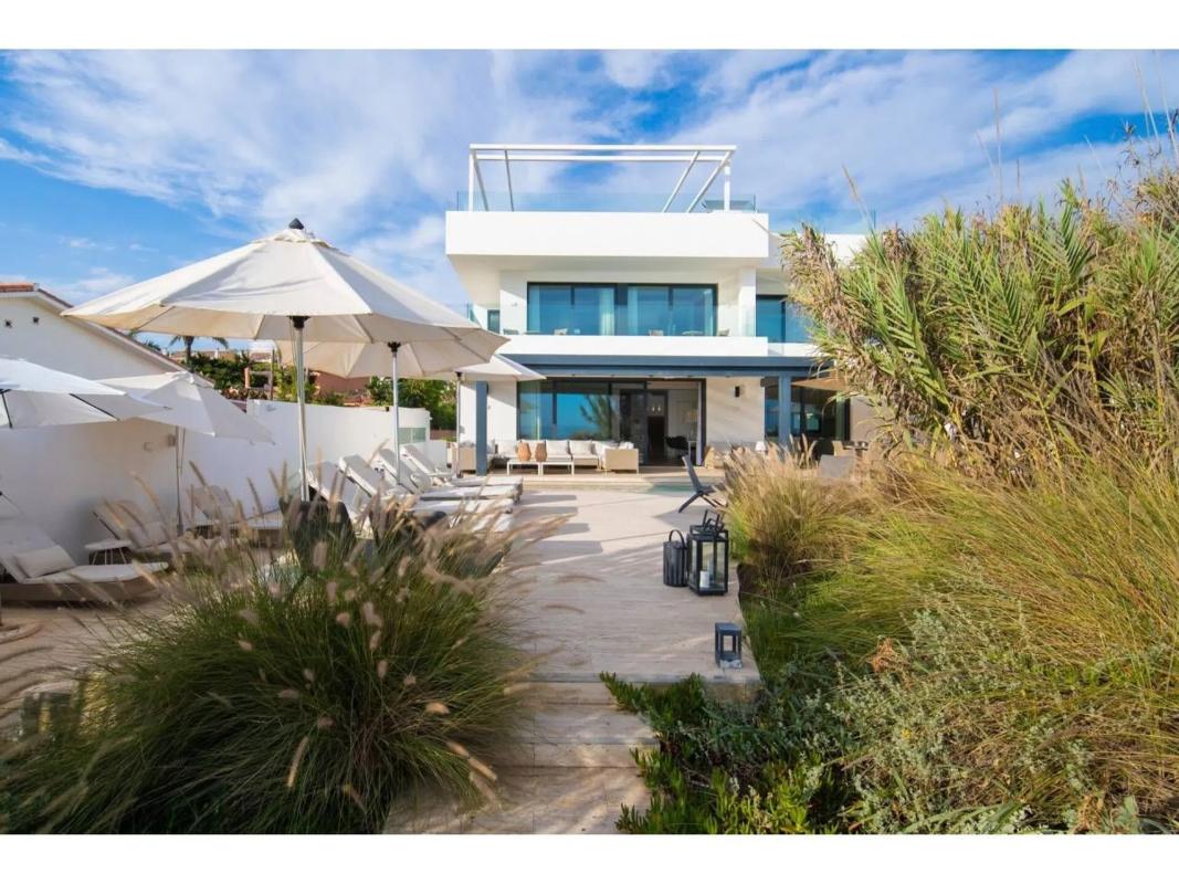 Venta de chalet independiente en Barrio Costabella, Marbella
photo 1