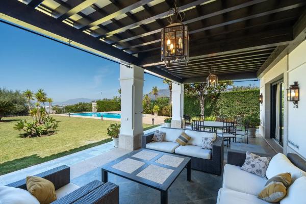 Chalet wolnostojący na sprzedaż w Urbanizacion Santa Clara Golf, Marbella photo 1