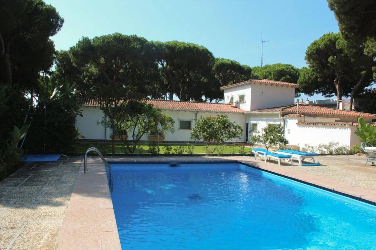 Venta de chalet independiente en Urbanización LOS PINOS, Marbella
photo 1