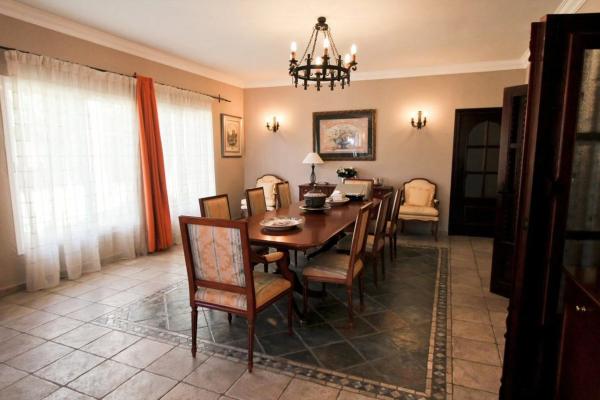Chalet wolnostojący na sprzedaż w Urbanización LOS PINOS, Marbella thumbnail 1