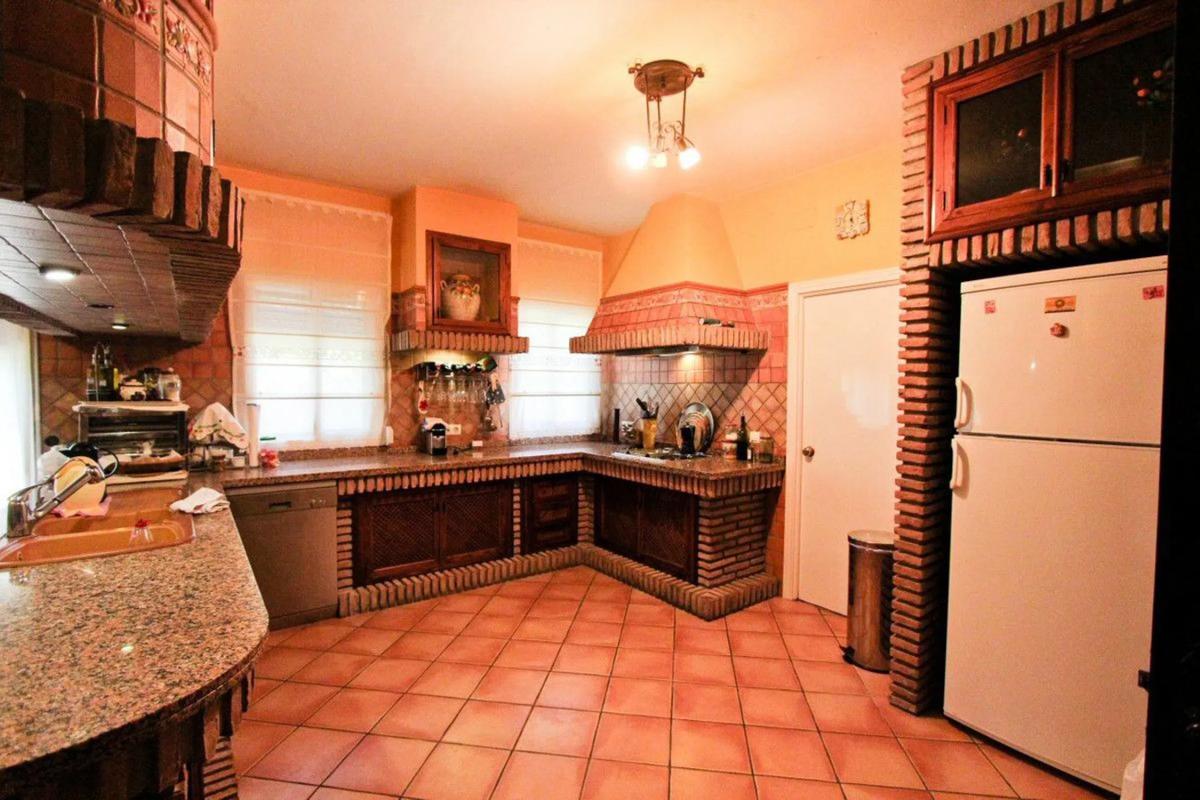 Venta de chalet independiente en Urbanización LOS PINOS, Marbella
photo 3