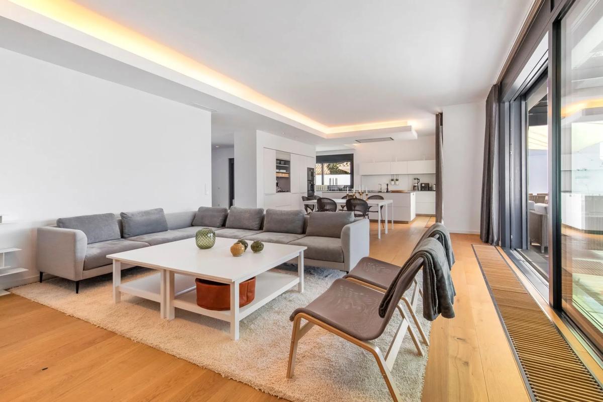 Venta de chalet independiente en Barrio Costabella, Marbella
photo 1