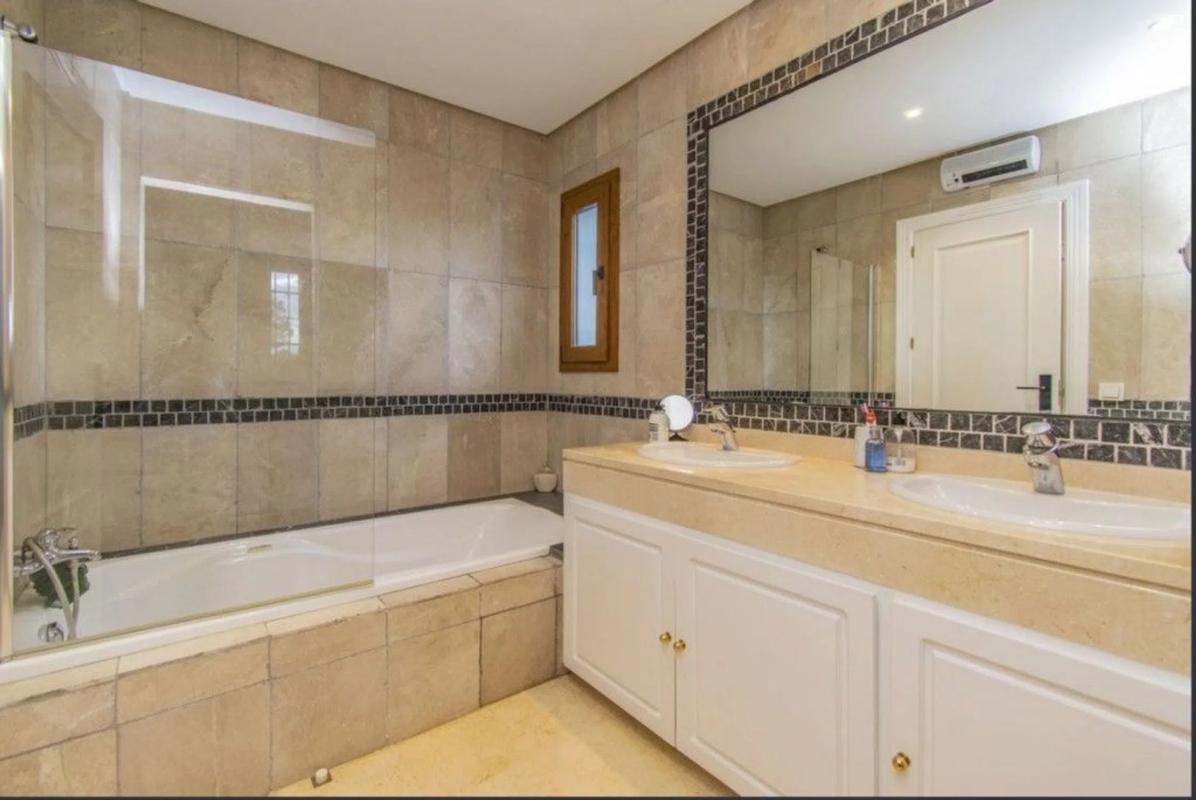 Venta de chalet independiente en Barrio La Merced, Marbella
 photo 3