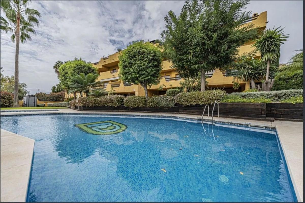 Sprzedaż szeregowego domku w Barrio Valdeolletas-Las Cancelas-Xarblanca , Marbella photo 1