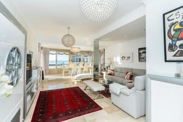 Mieszkanie na sprzedaż w Avenida del Mar, Marbella photo 1
