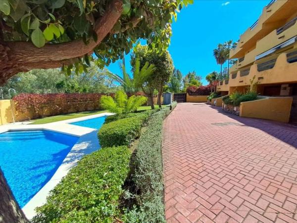Четырехквартирный дом на продажу на  Barrio Valdeolletas-Las Cancelas-Xarblanca , Марбелла photo 1