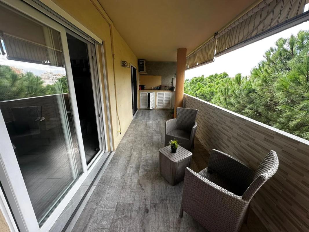 Sale of apartment in Calle Magnolio, Marbella
 photo 3