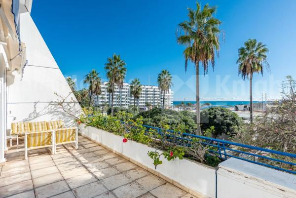 Apartment for sale in Barrio Playa de la Fontanilla, Marbella photo 1
