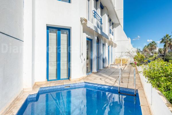 Apartment for sale in Barrio Playa de la Fontanilla, Marbella thumbnail 1