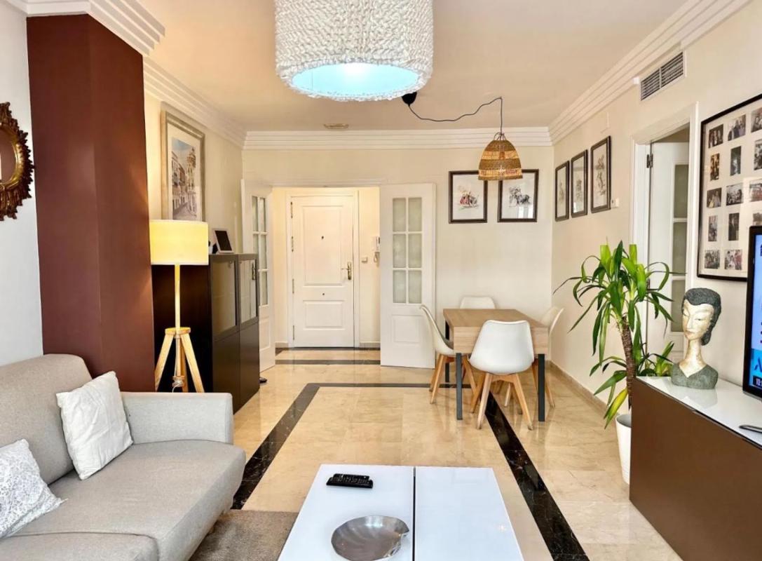 Venta de piso en Calle Tales de Mileto, Marbella
photo 3