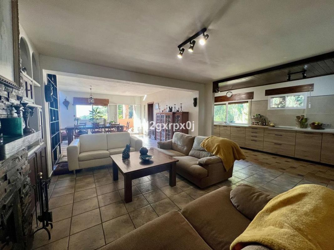 Venta de chalet independiente en Urbanización Montua, Marbella
photo 2