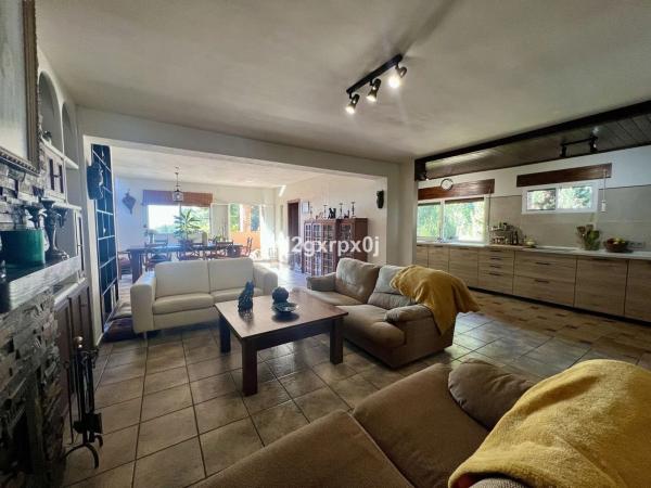 Chalet independiente en venta en Urbanización Montua, Marbella
thumbnail 1