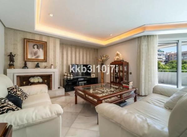 Mieszkanie na sprzedaż w Calle Arturo Rubinstein, Marbella photo 1