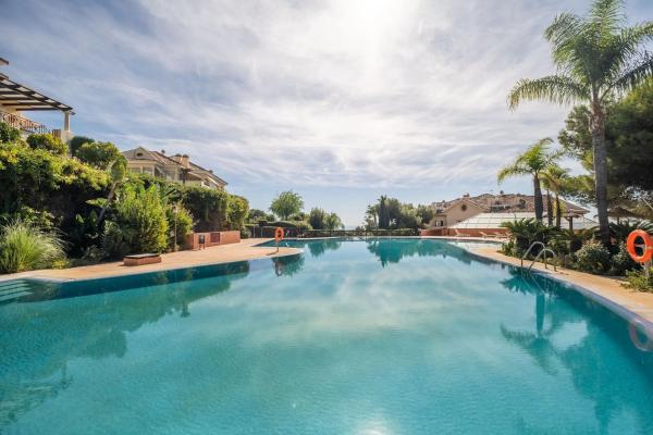 Mieszkanie na sprzedaż w Barrio Playa Bajadilla-Puertos, Marbella photo 1