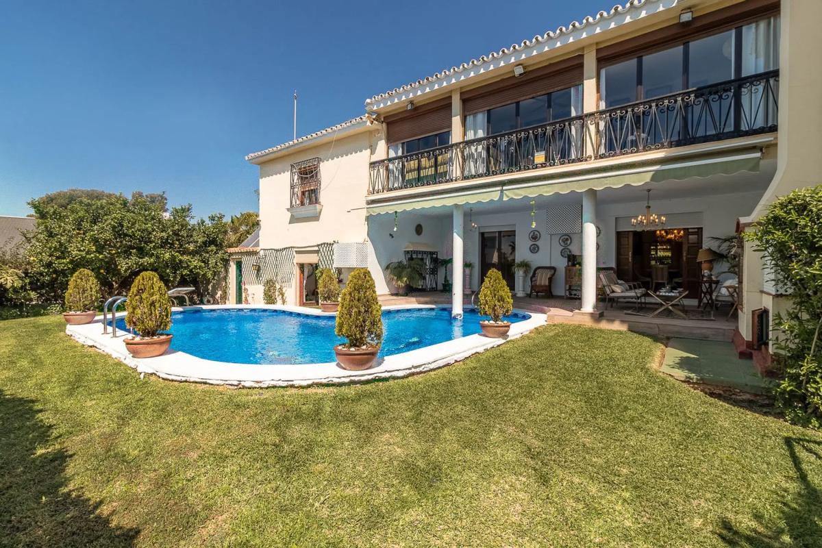 Venta de chalet independiente en Paseo VALDEOLLETAS, Marbella
photo 5