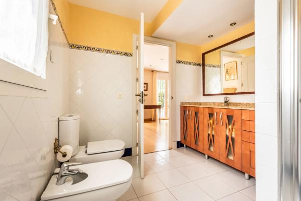 Chalet pareado en calle Carmen Montiel thumbnail 1