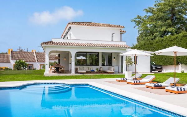 Chalet independiente en venta en Calle Almensino, Marbella
photo 1