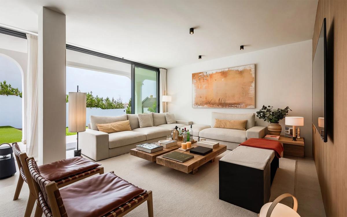 Sale of independent chalet in Calle Almensino, Marbella
photo 3