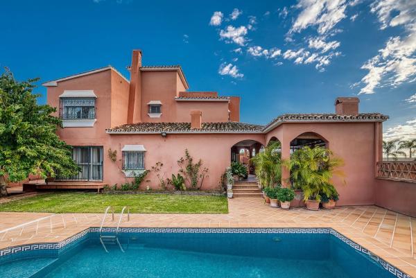 Chalet independiente en venta en Calle Magdalena, 5, Marbella
photo 1