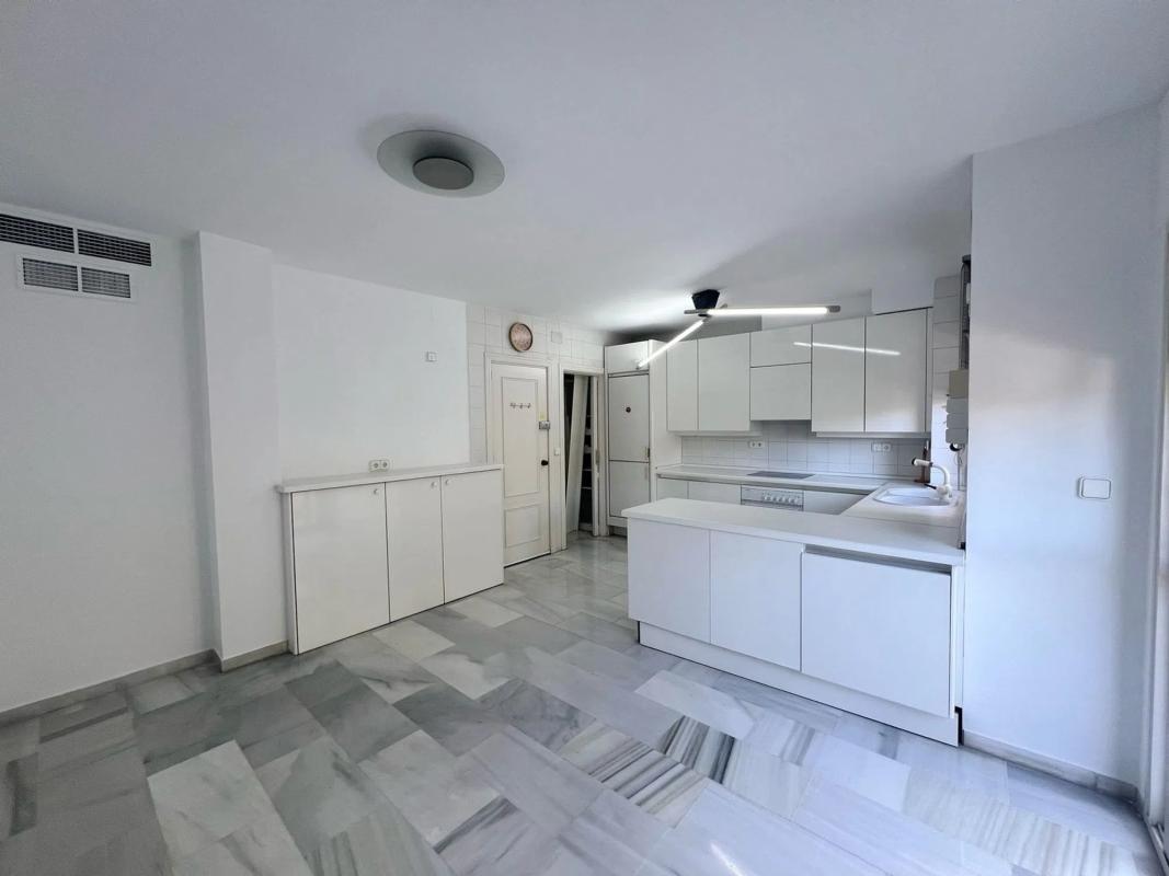 Sprzedaż mieszkania w Calle Jacinto Benavente, 17, Marbella
 photo 2