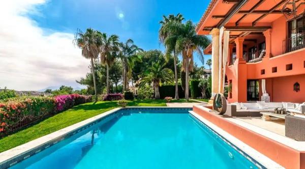 Chalet independiente en venta en Calle Sierra Blanca, Marbella
thumbnail 2