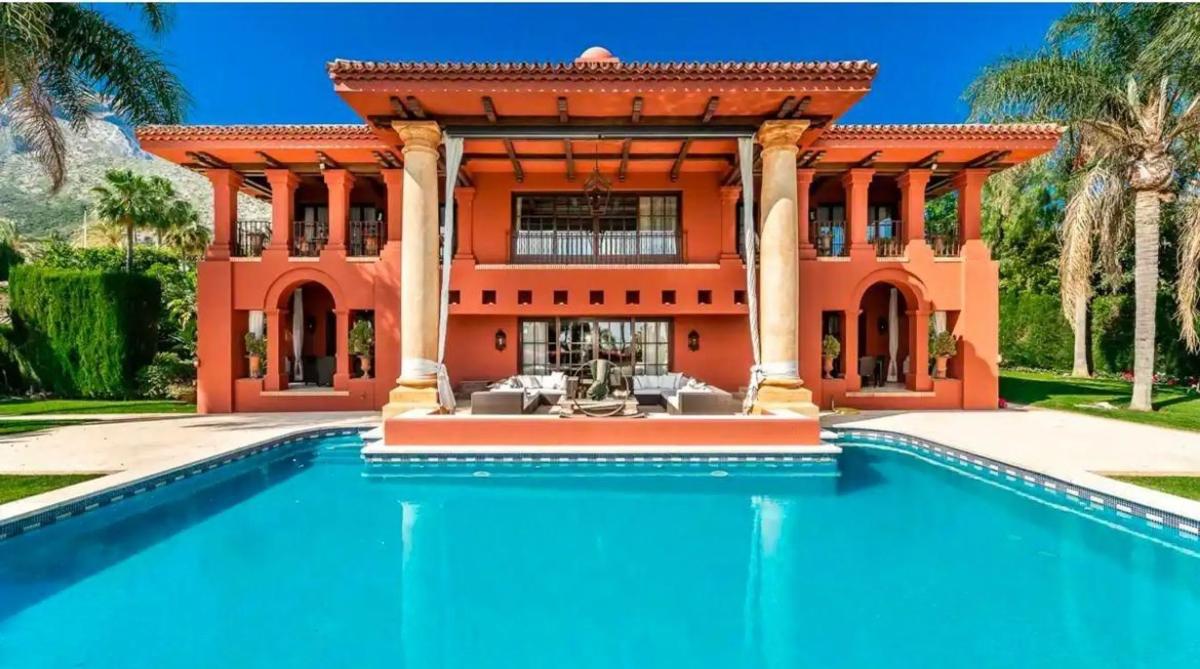 Sale of independent chalet in Calle Sierra Blanca, Marbella
photo 4