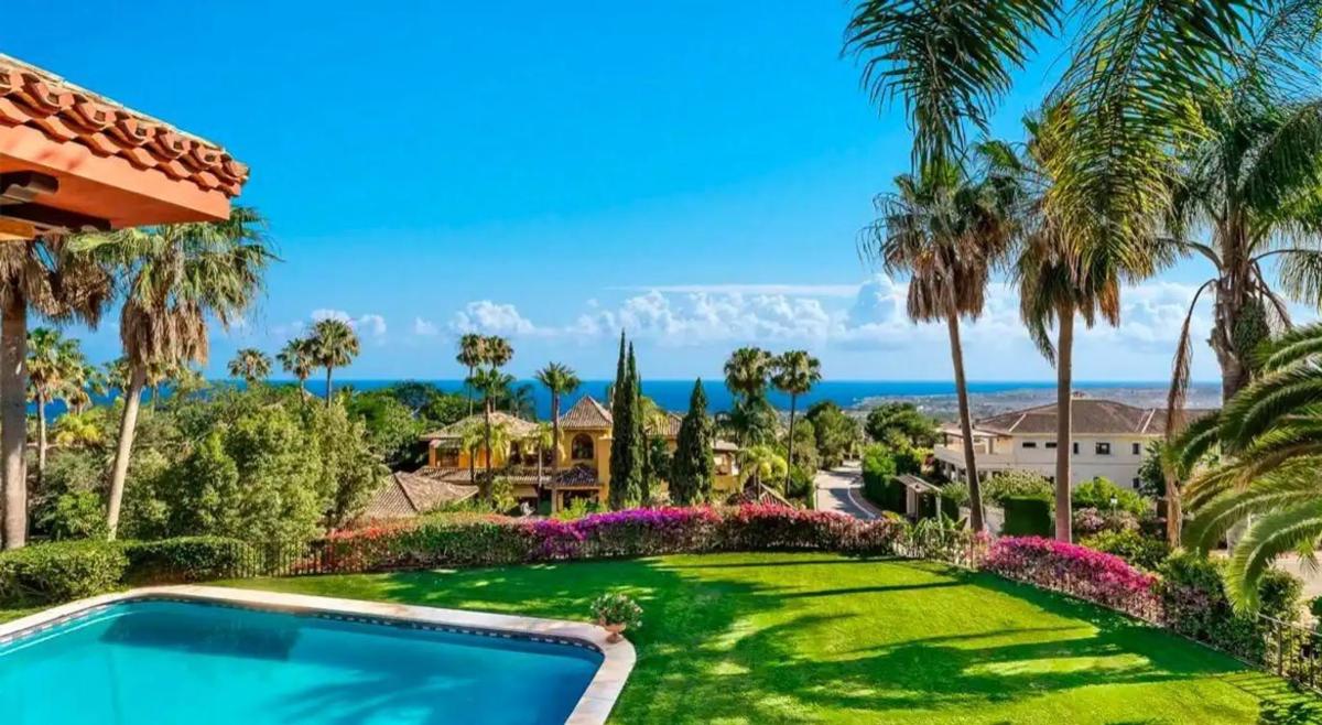 Sale of independent chalet in Calle Sierra Blanca, Marbella
photo 5