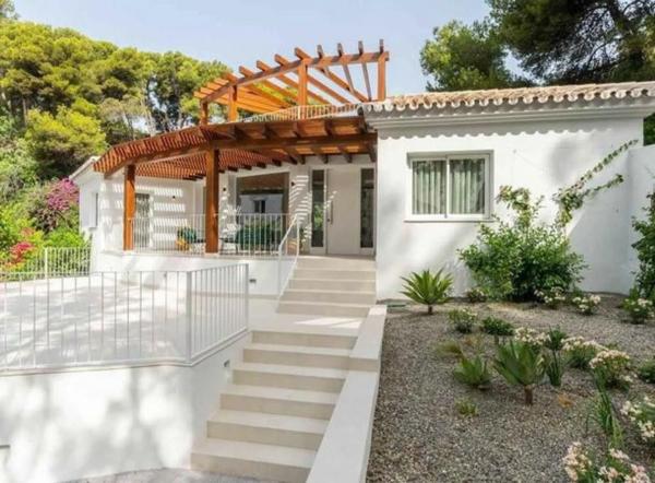 Chalet independiente en venta en Plaza de los Naranjos, Marbella
photo 1