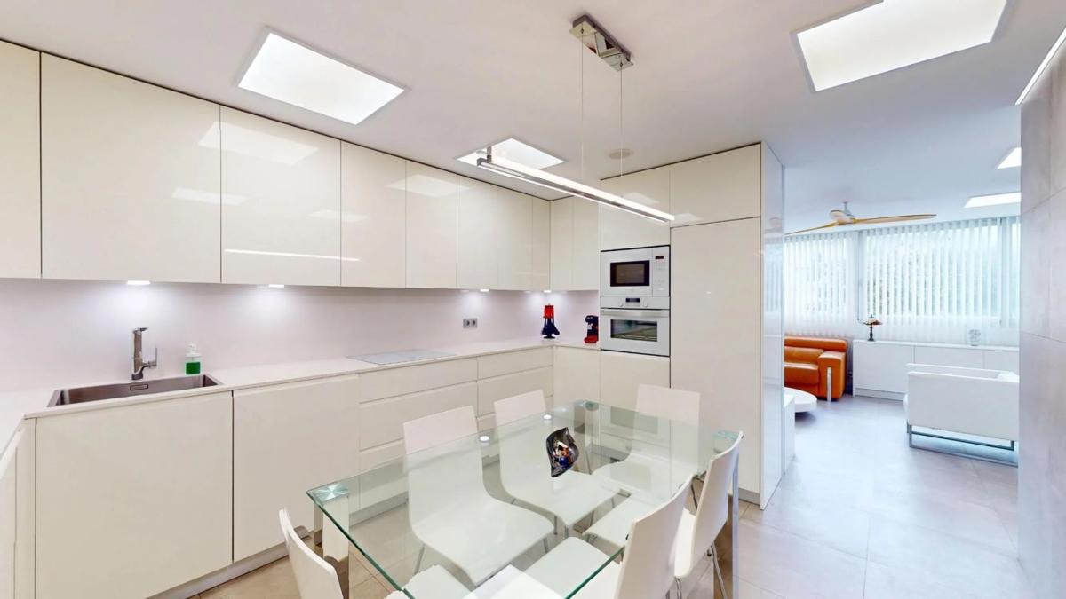 Venta de piso en Calle de Ramón Gómez de la Serna, Marbella
photo 2