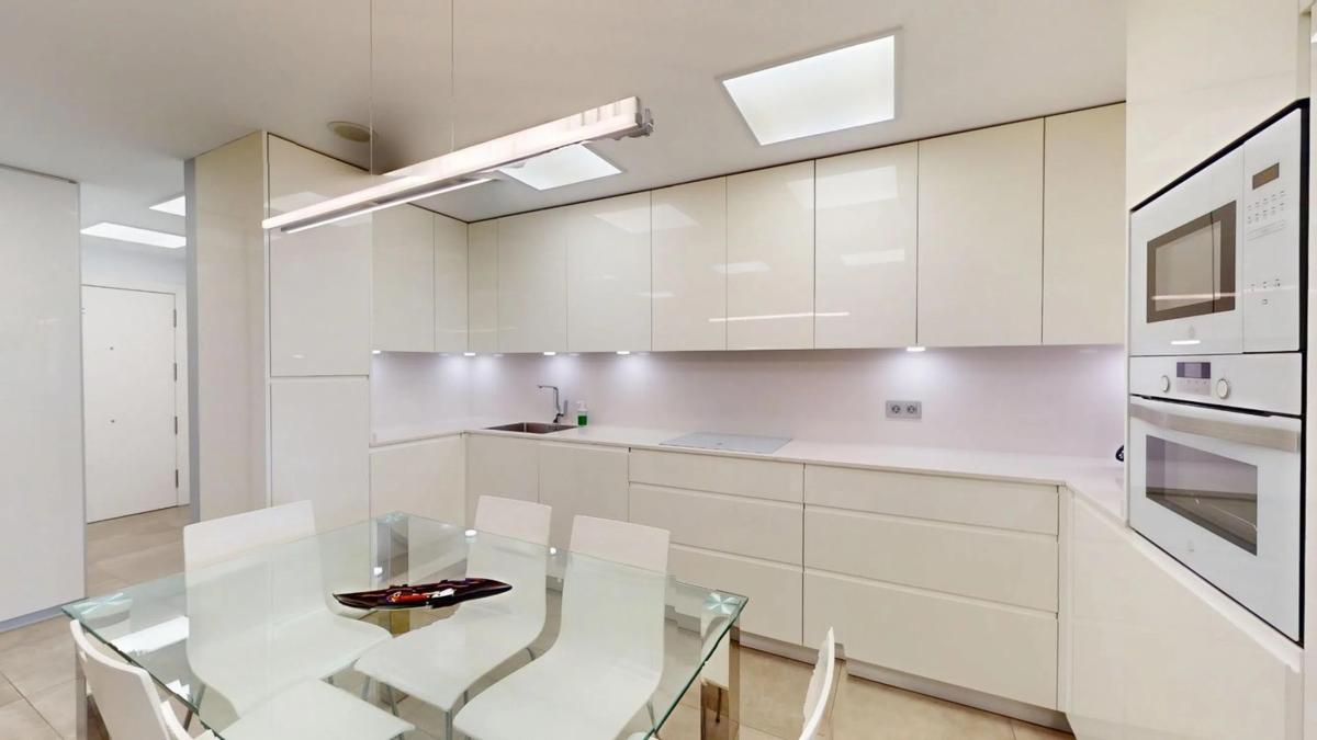 Venta de piso en Calle de Ramón Gómez de la Serna, Marbella
photo 4