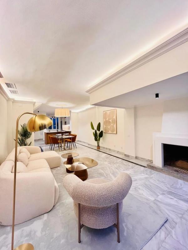 Venta de chalet adosado en Calle de Ramón Gómez de la Serna , Marbella photo 2