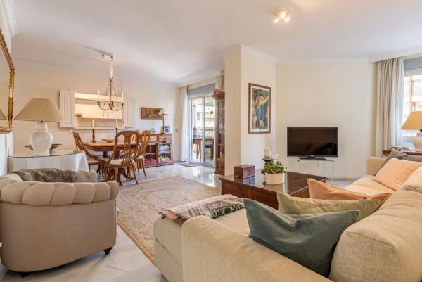 Venta de piso en Camilo José cela, Marbella
 photo 2