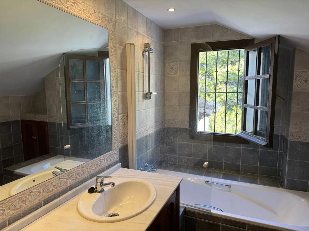 Venta de chalet adosado en Avenida las Palmeras, 17 , Marbella photo 2