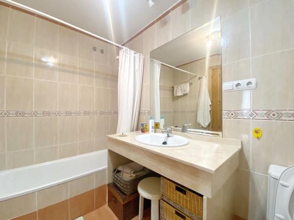Mieszkanie na sprzedaż w  Barrio Playa Bajadilla-Puertos, Marbella photo 1