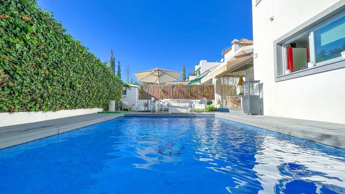 Sprzedaż niezależnego domku jednorodzinnego w Barrio Huerta Belón-Calvario, Marbella photo 5