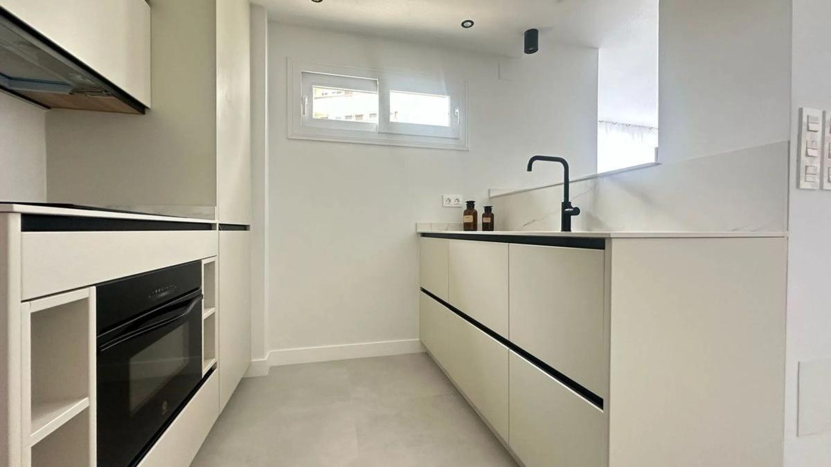 Sale of apartment in Calle CAMILO JOSÉ CELA, 6, Marbella
 photo 4