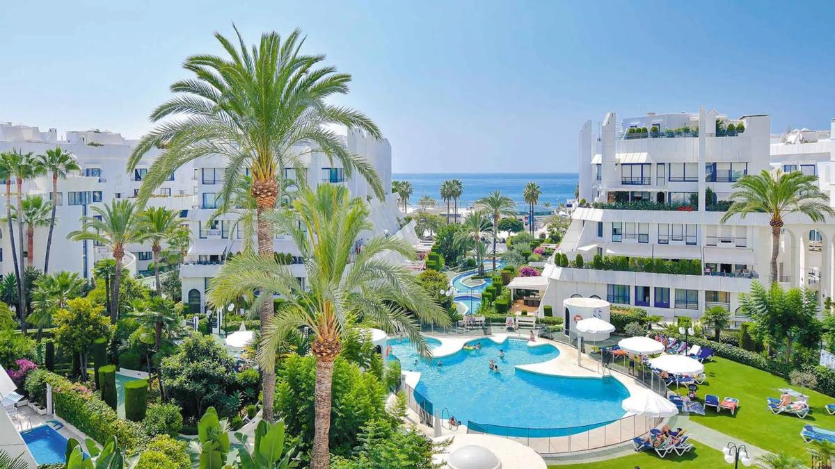 Sale of apartment in Calle de Ramón Gómez de la Serna, 61, Marbella
photo 1
