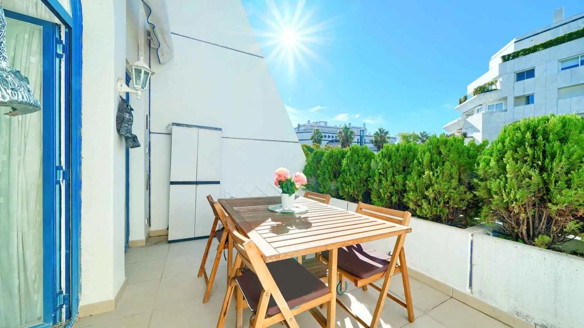 Sale of apartment in Calle de Ramón Gómez de la Serna, 61, Marbella
photo 2